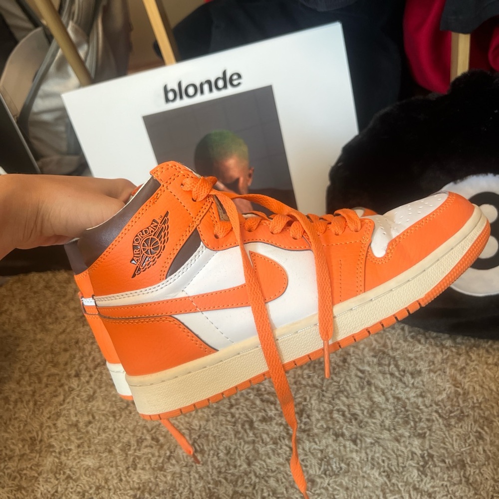 Air Jordan 1 Retro High OG “Electro Orange” — Size 7